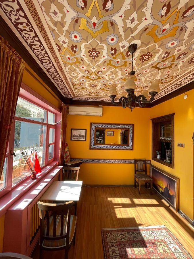 Cheers Vintage Hostel Istanbul Exterior photo Interior of the house