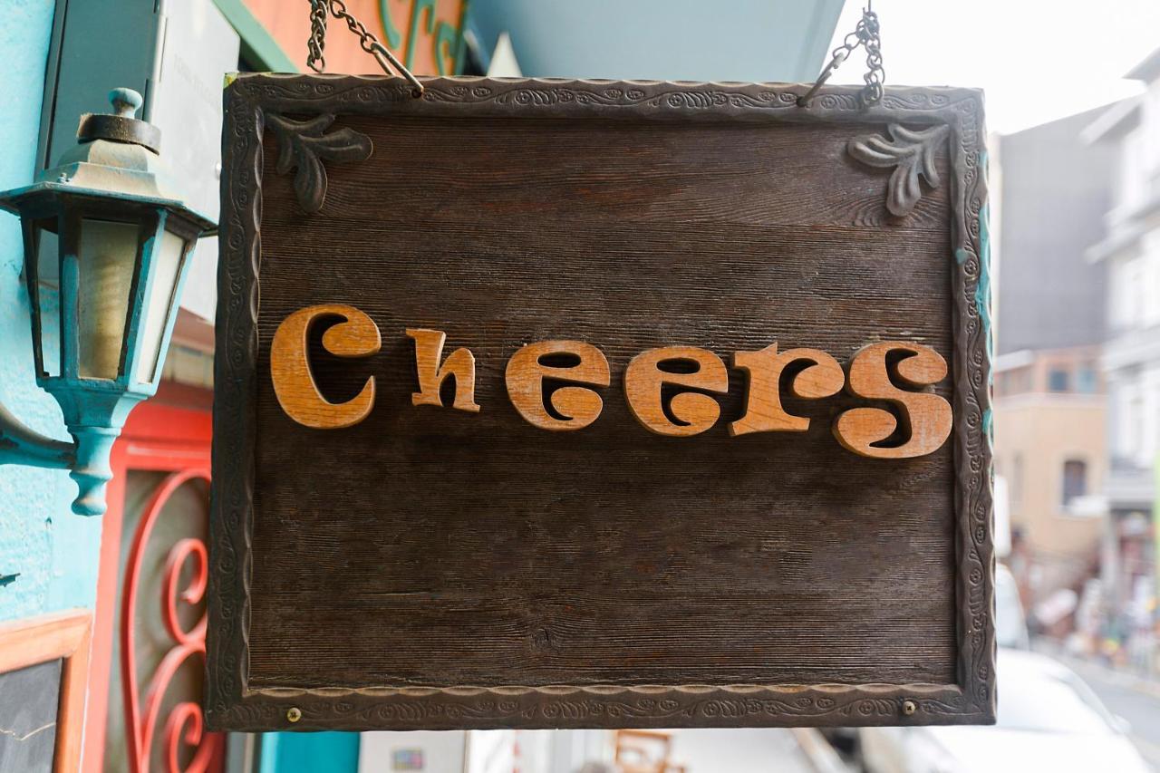 Cheers Vintage Hostel Istanbul Exterior photo Cheers sign
