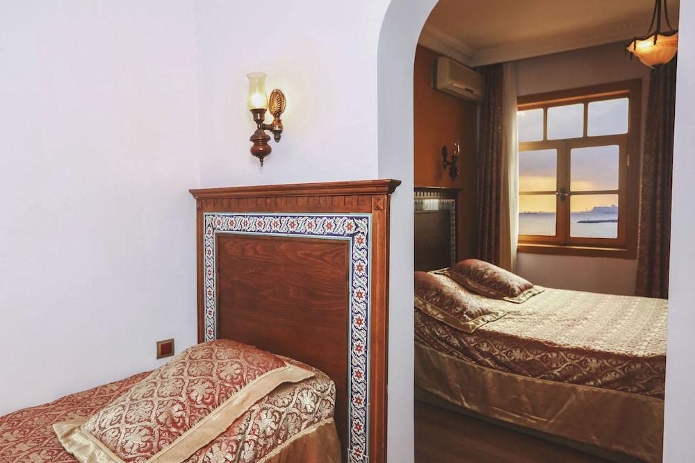 Cheers Vintage Hostel Istanbul Exterior photo A room at the hotel