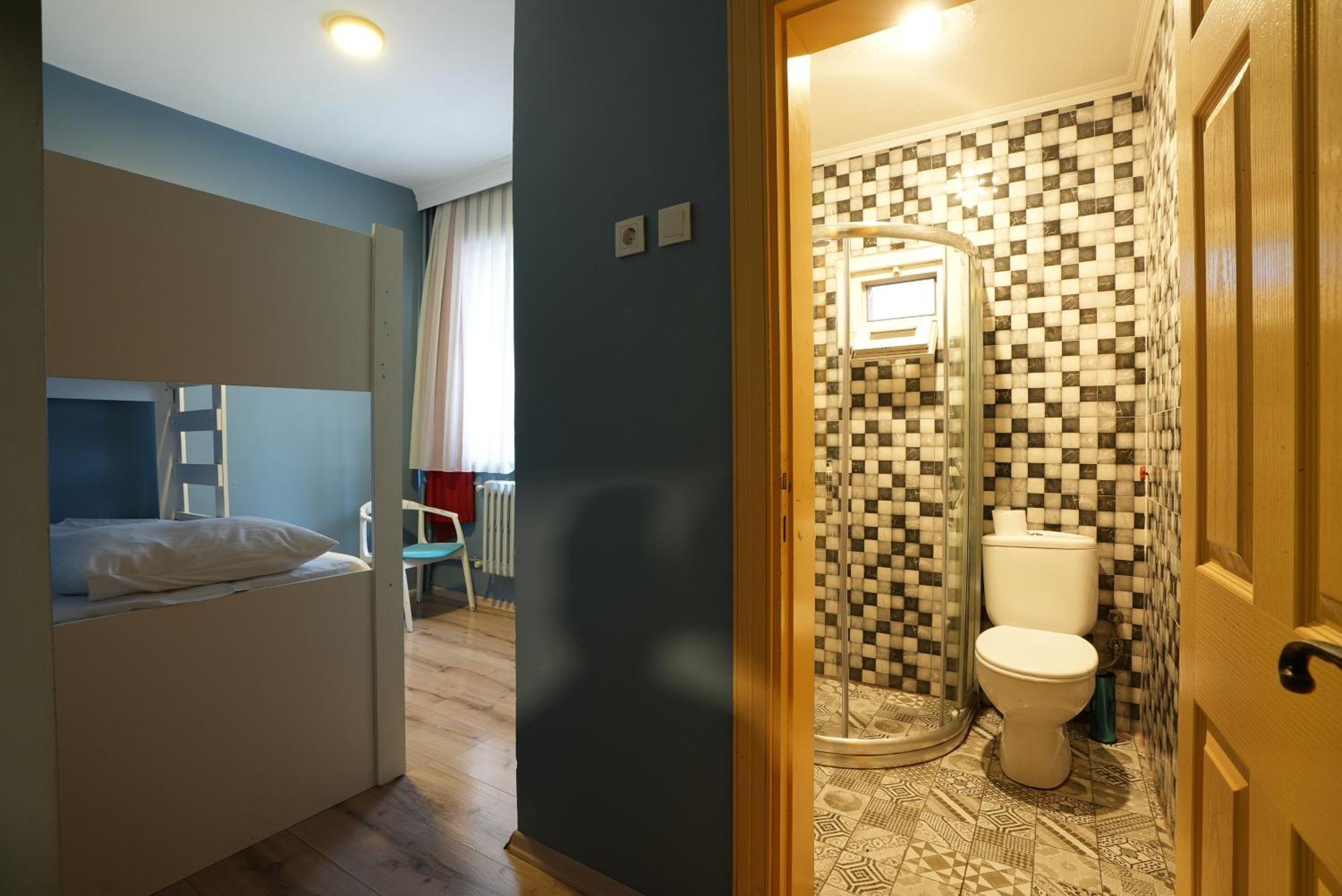 Cheers Vintage Hostel Istanbul Exterior photo A room at the hotel
