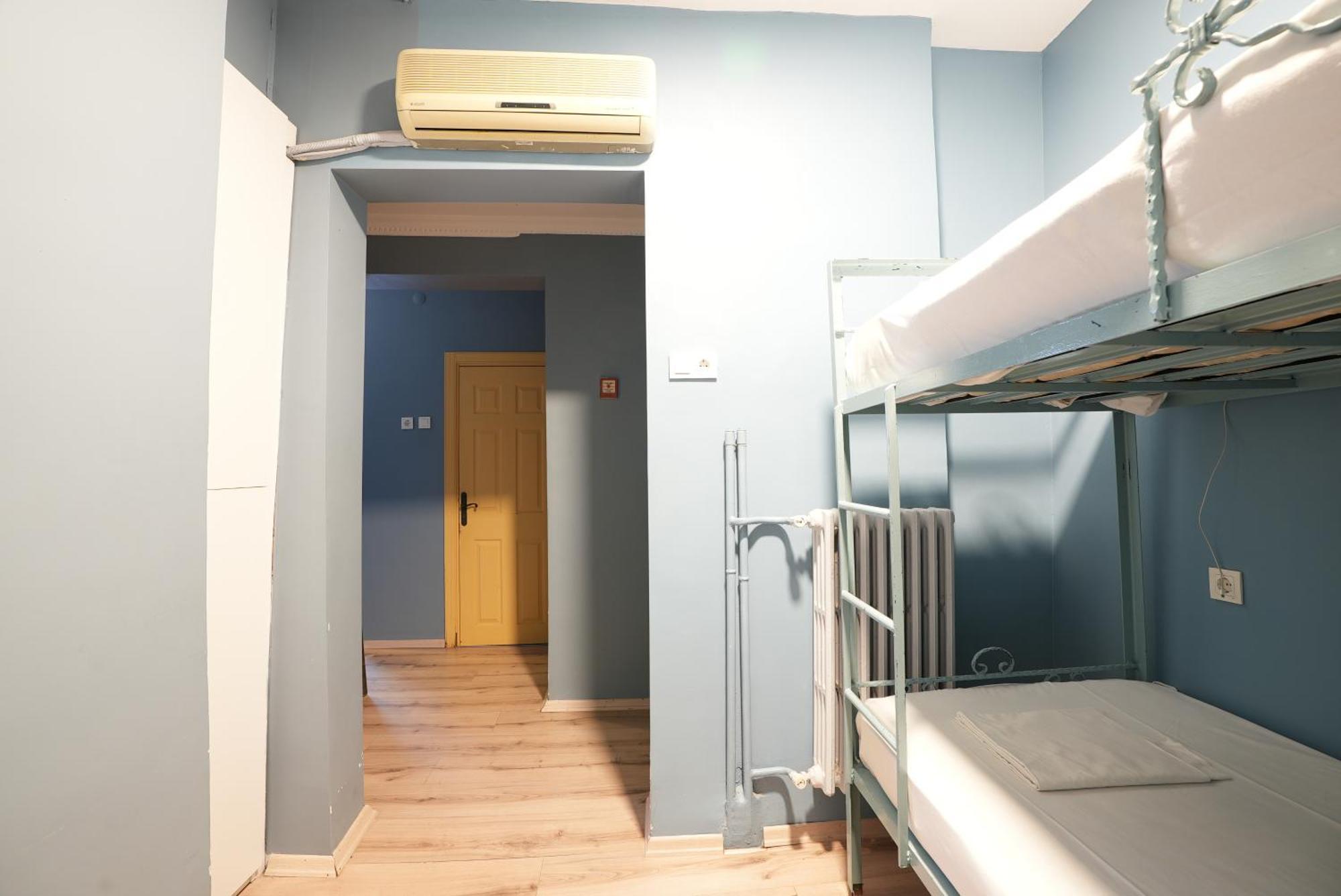Cheers Vintage Hostel Istanbul Exterior photo Hostel room in Madrid, Spain
