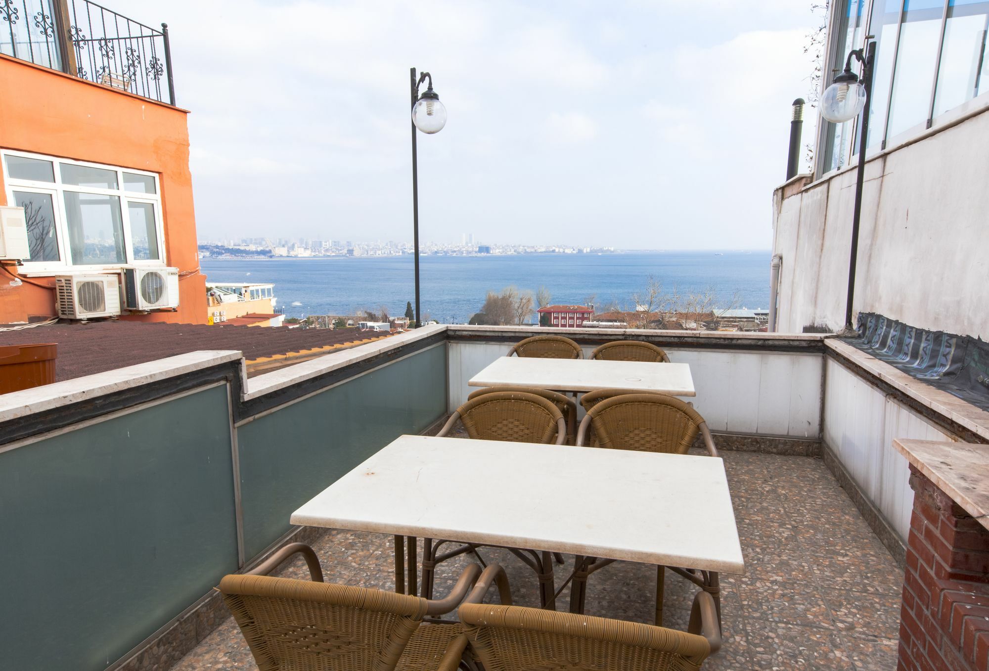 Cheers Vintage Hostel Istanbul Exterior photo A view of the Black Sea from the hotel