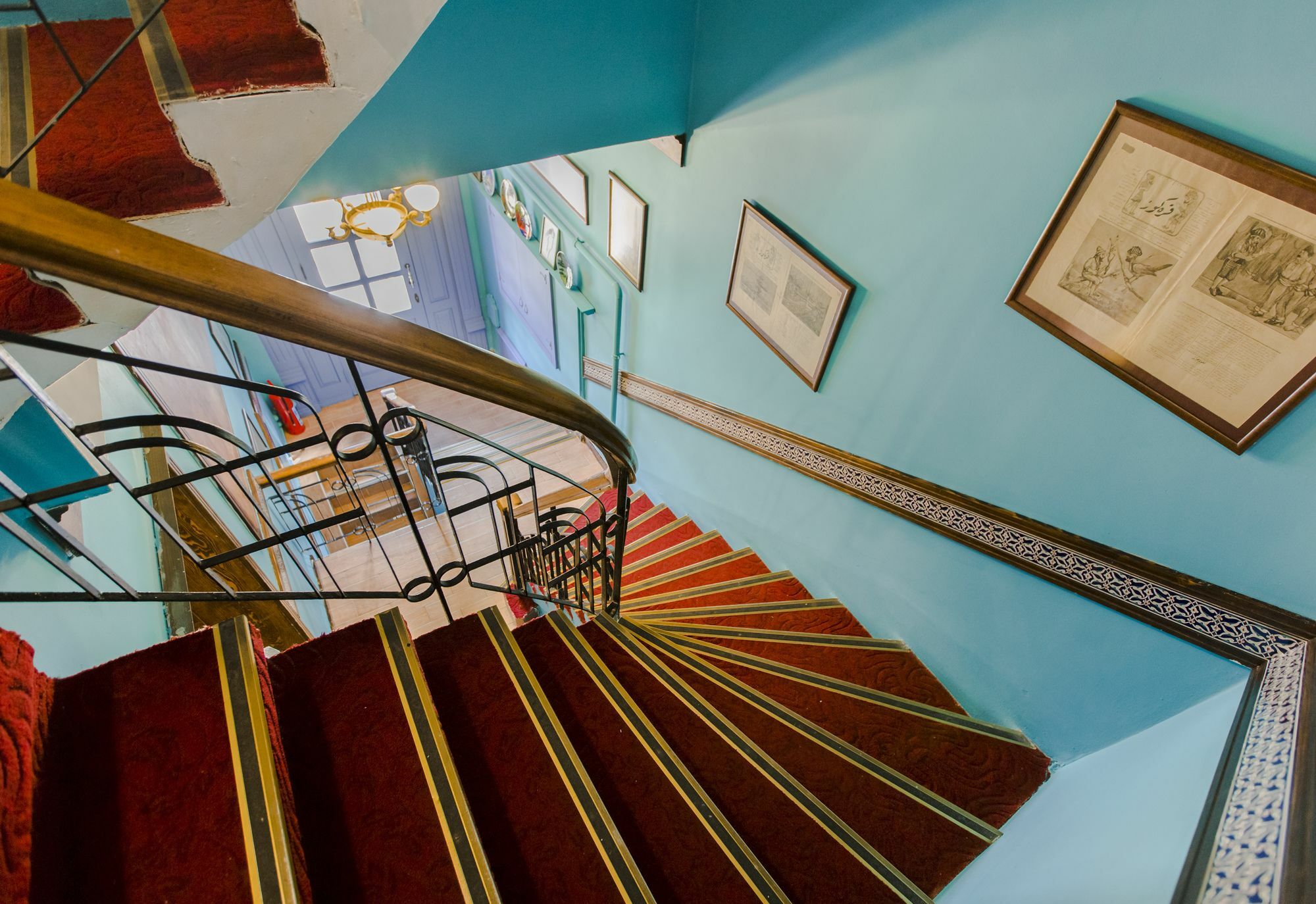 Cheers Vintage Hostel Istanbul Exterior photo Staircase